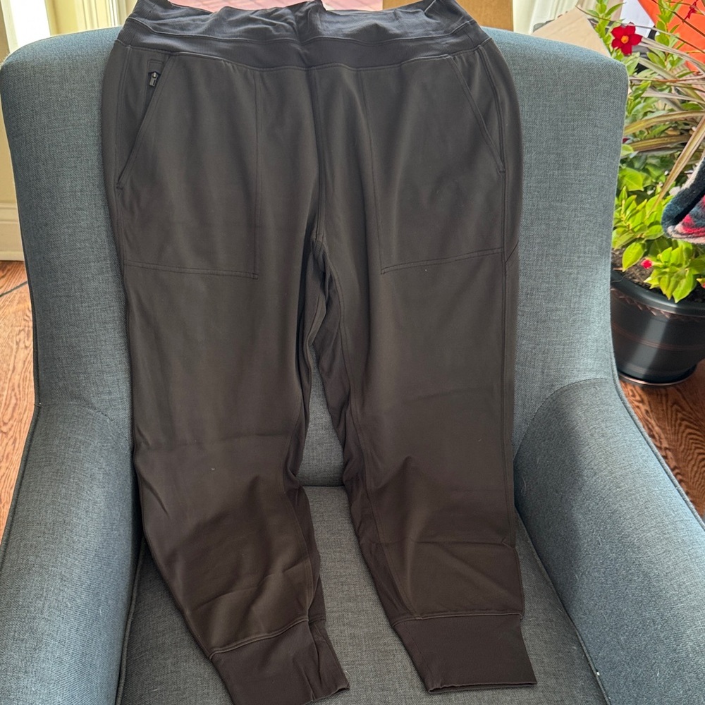 Athleta Black high rise Venice Jogger Pants L